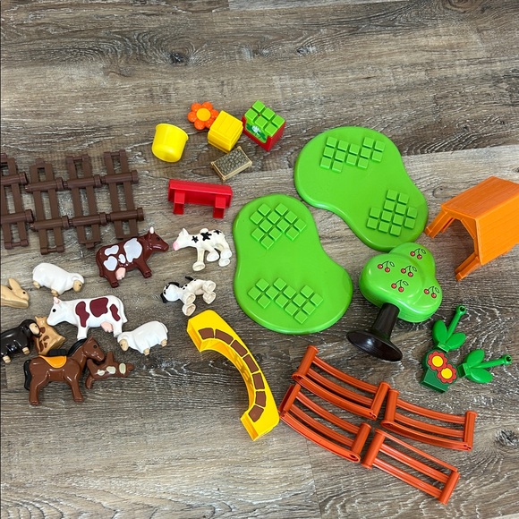 Colorful Farm Adventure Building Set - Picture 1 of 3